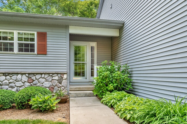 6690 Green Valley Ct SE in Caledonia, MI - Building Photo - Building Photo