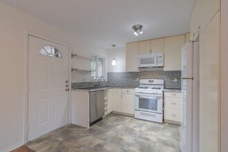4705 Sagebrush Cir-Unit -Unit #A in Austin, TX - Building Photo - Building Photo
