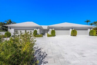 424 Alamanda Dr in Hallandale Beach, FL - Building Photo - Building Photo