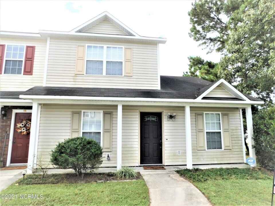 100 Meadowbrook Ln Photo