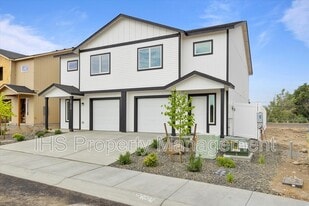 4817 W Quinault Dr in Kennewick, WA - Building Photo
