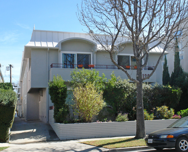 1128 REXFORD Dr in Los Angeles, CA - Building Photo - Building Photo