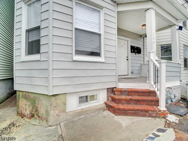 209 N 4th St in Paterson, NJ - Building Photo - Building Photo