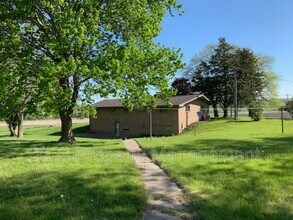 36093 Tabor Rd in Van Meter, IA - Building Photo - Building Photo