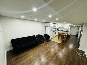 80 Drake Blvd in Brampton, ON - Building Photo - Building Photo