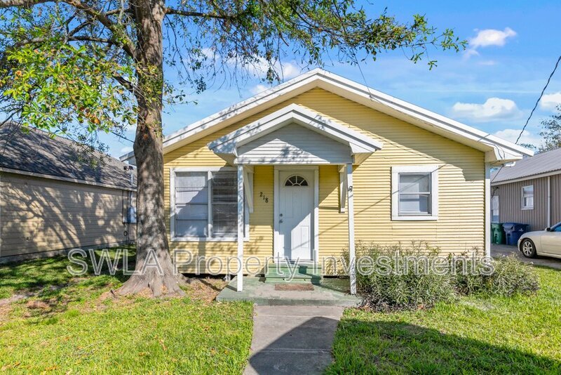 218 E Thomas St in Sulphur, LA - Foto de edificio