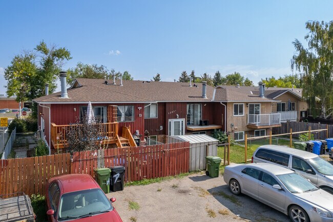 1203 44 St SE in Calgary, AB - Building Photo - Building Photo