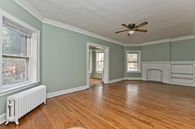property at 1317 W Albion Ave