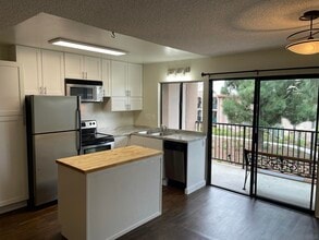 7858 Cowles Mountain Ct in San Diego, CA - Building Photo - Building Photo