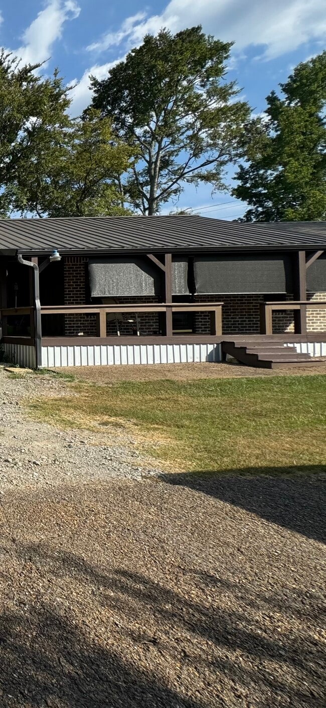 12372 FM 1650 in Gilmer, TX - Foto de edificio - Building Photo