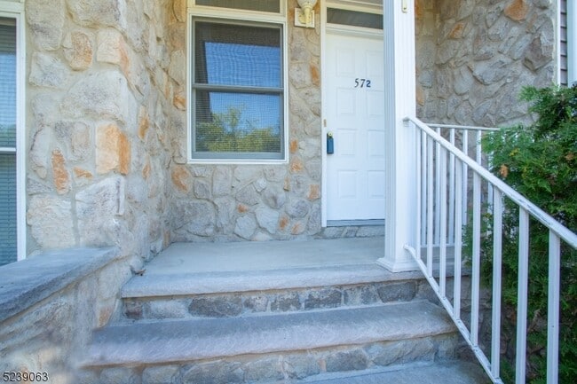 572 Old Dover Rd in Morris Plains, NJ - Building Photo - Building Photo