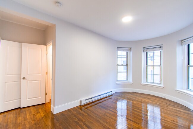 44 Clearway St, Unit 201 in Boston, MA - Building Photo - Building Photo