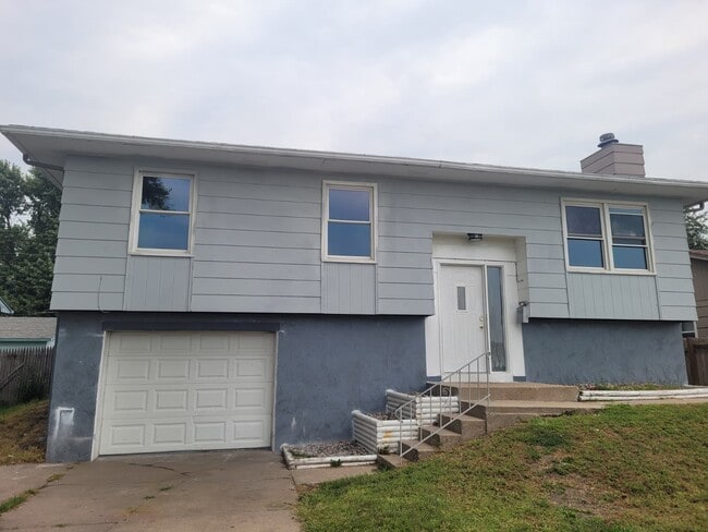 property at 907 S Lincoln Ave