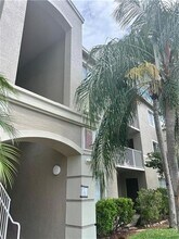 5065 Wiles Rd in Coconut Creek, FL - Foto de edificio - Building Photo