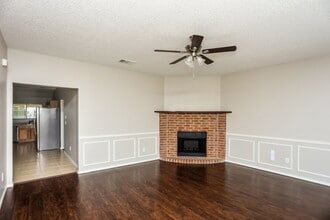 948 Fenway Ln in Saginaw, TX - Building Photo - Building Photo