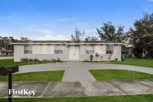 18931 NW 33rd Pl in Miami Gardens, FL - Building Photo