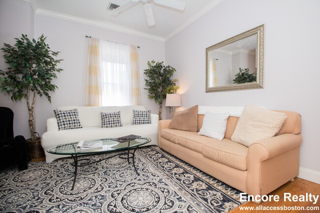 7 Harvard Square, Unit 3B in Brookline, MA - Foto de edificio - Building Photo