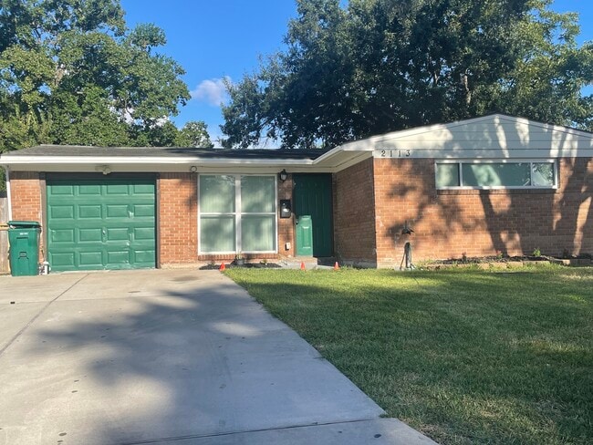 property at 2113 Raspberry Ln