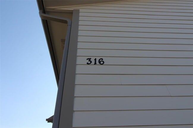 property at 316 Falcon Ct