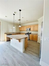 33 Tall Ruff Dr in Las Vegas, NV - Building Photo - Building Photo