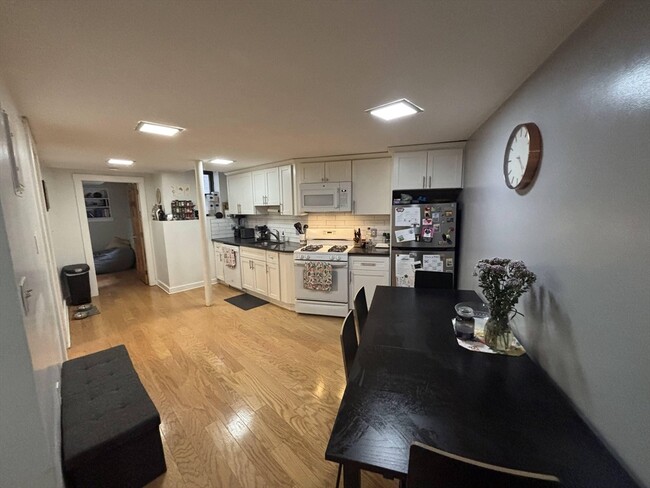 132 Sutherland Rd in Boston, MA - Building Photo - Building Photo