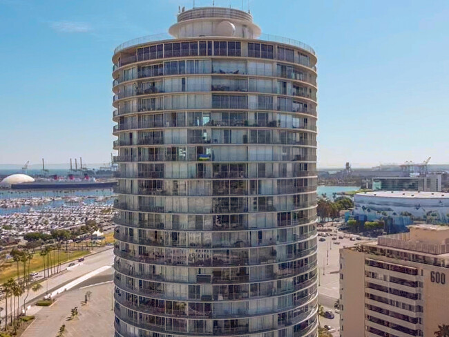 700 E Ocean Blvd in Long Beach, CA - Foto de edificio - Building Photo