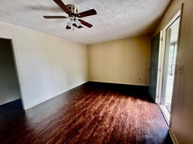 576 Halbert Heights Rd in Brookhaven, MS - Building Photo