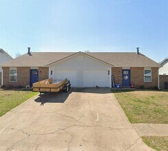4393 W Thrasher Dr in Fayetteville, AR - Building Photo - Building Photo