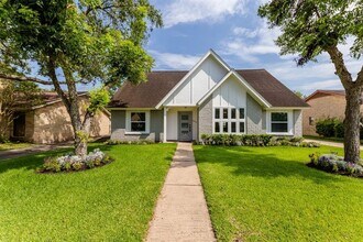 2815 Field Line Dr in Sugar Land, TX - Building Photo - Building Photo