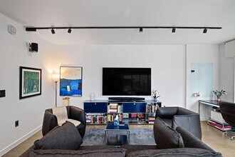 265 E Houston St in New York, NY - Building Photo - Building Photo