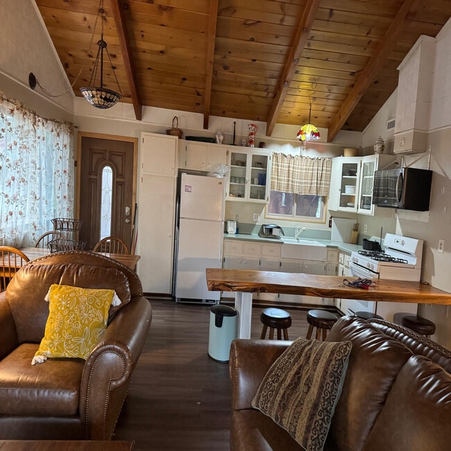 42939 Fairy Ave, Unit 1 in Big Bear Lake, CA - Foto de edificio - Building Photo