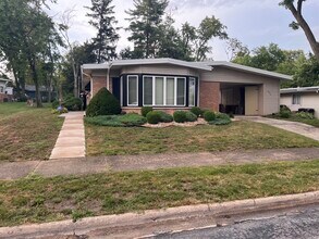 324 Shawnee St in Park Forest, IL - Building Photo - Building Photo