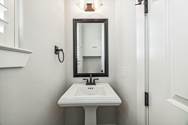 property at 912 Yale St