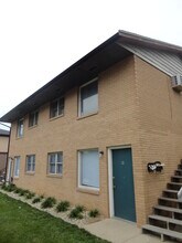 204 E Taylor St in Normal, IL - Foto de edificio - Building Photo