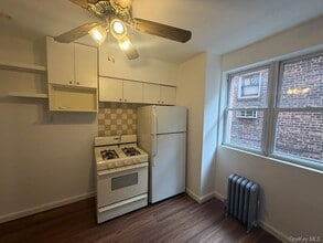 57-66 63rd St in Queens, NY - Building Photo - Building Photo