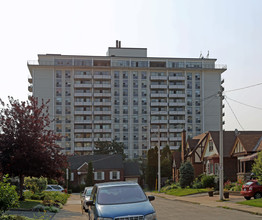 Bay 100 Apartments in Hamilton, ON - Building Photo - Building Photo