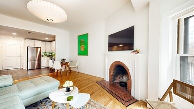 23 Bay State Rd, Unit 5 in Boston, MA - Foto de edificio - Building Photo