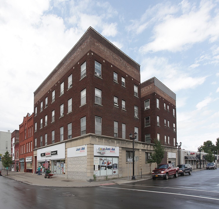 100-108 Main St in Herkimer, NY - Foto de edificio