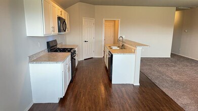9912 Ruger Rd in Yukon, OK - Building Photo - Building Photo
