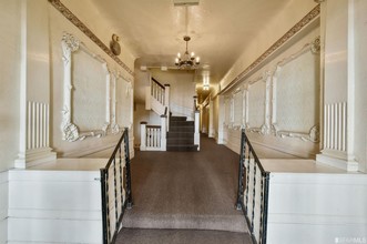 Yellowstone Apartments in San Francisco, CA - Building Photo - Interior Photo