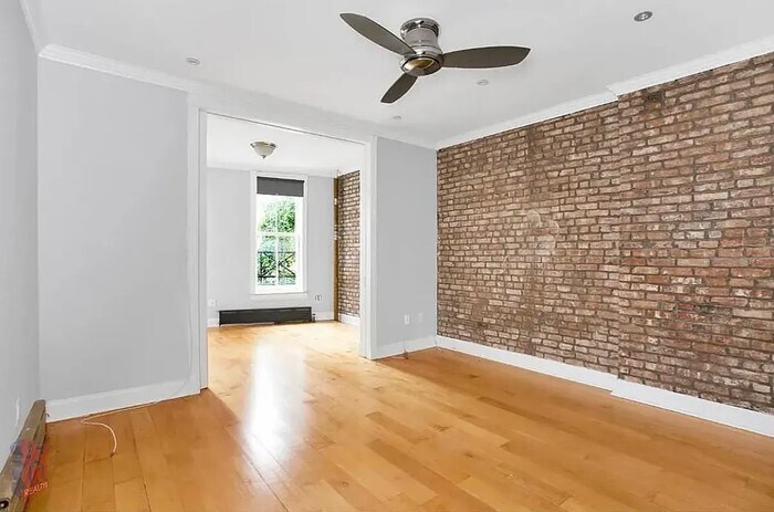 110 Bedford St in New York, NY - Building Photo