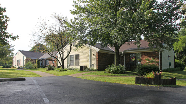 Conine Village in Pataskala, OH - Foto de edificio - Building Photo