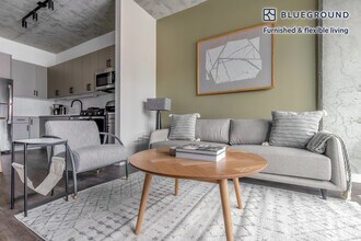 411 W Chicago Ave, Unit SI FL4-ID1036 in Chicago, IL - Building Photo - Building Photo