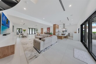 5857 SW 31st St in Miami, FL - Building Photo - Building Photo