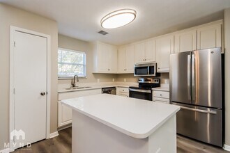 16376 River Fall Ct in Conroe, TX - Building Photo - Building Photo