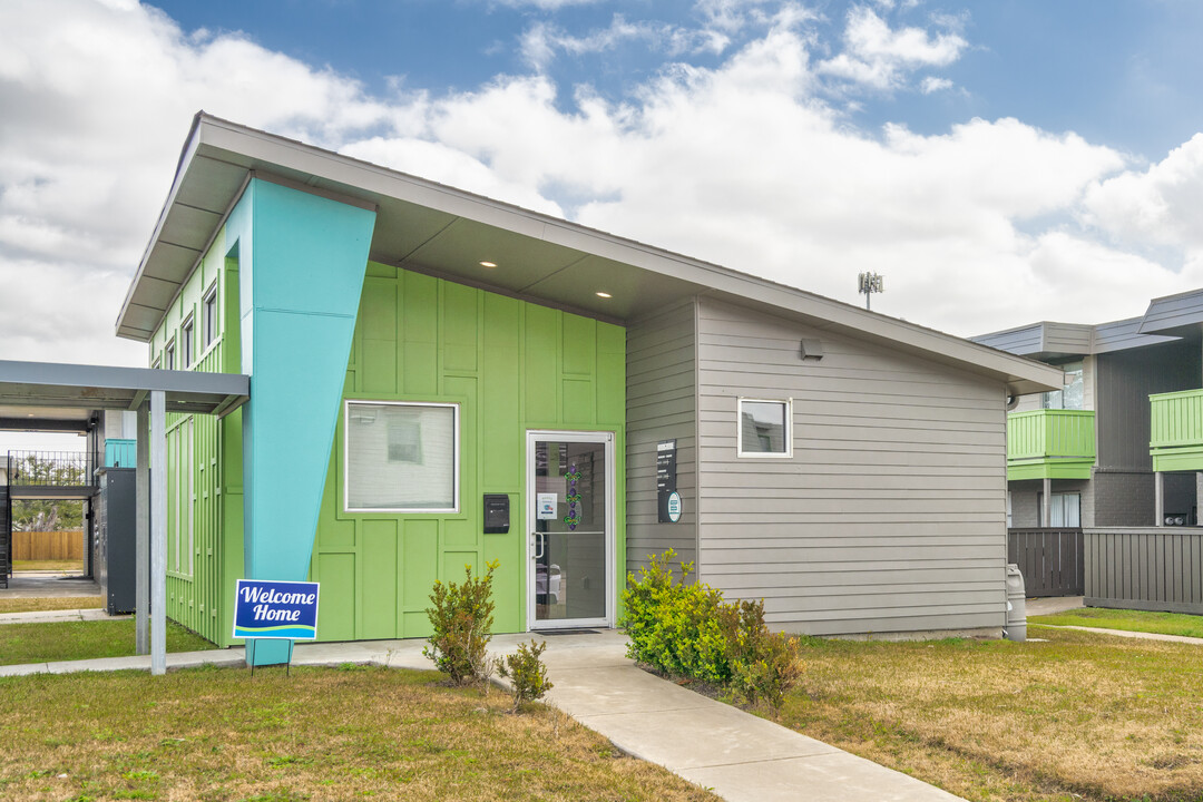 Flats on Walters in Lake Charles, LA - Building Photo