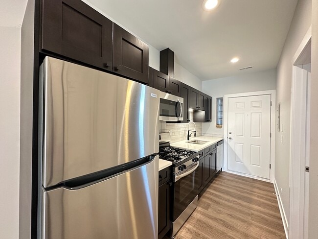 3358 W Montrose Ave, Unit 3 in Chicago, IL - Foto de edificio - Building Photo