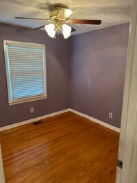 131 Waggoner St - 10