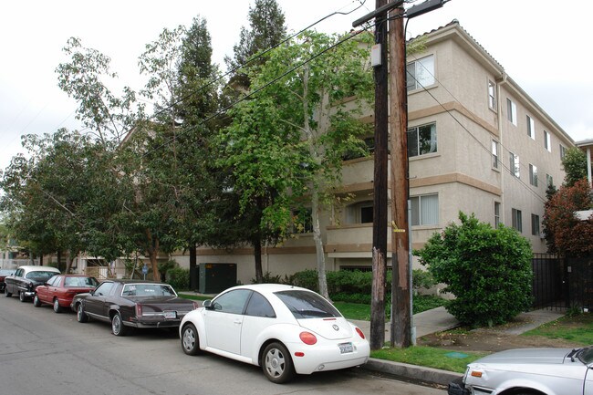 Wyandotte in Van Nuys, CA - Building Photo - Building Photo