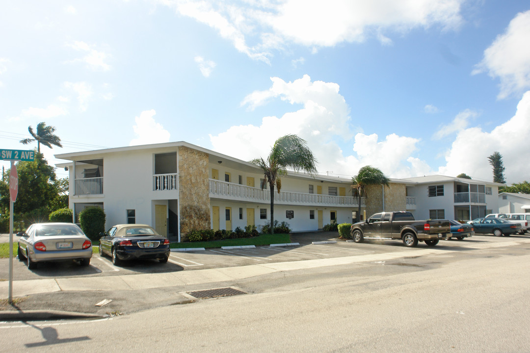 100 SW 2nd Ave in Boynton Beach, FL - Foto de edificio